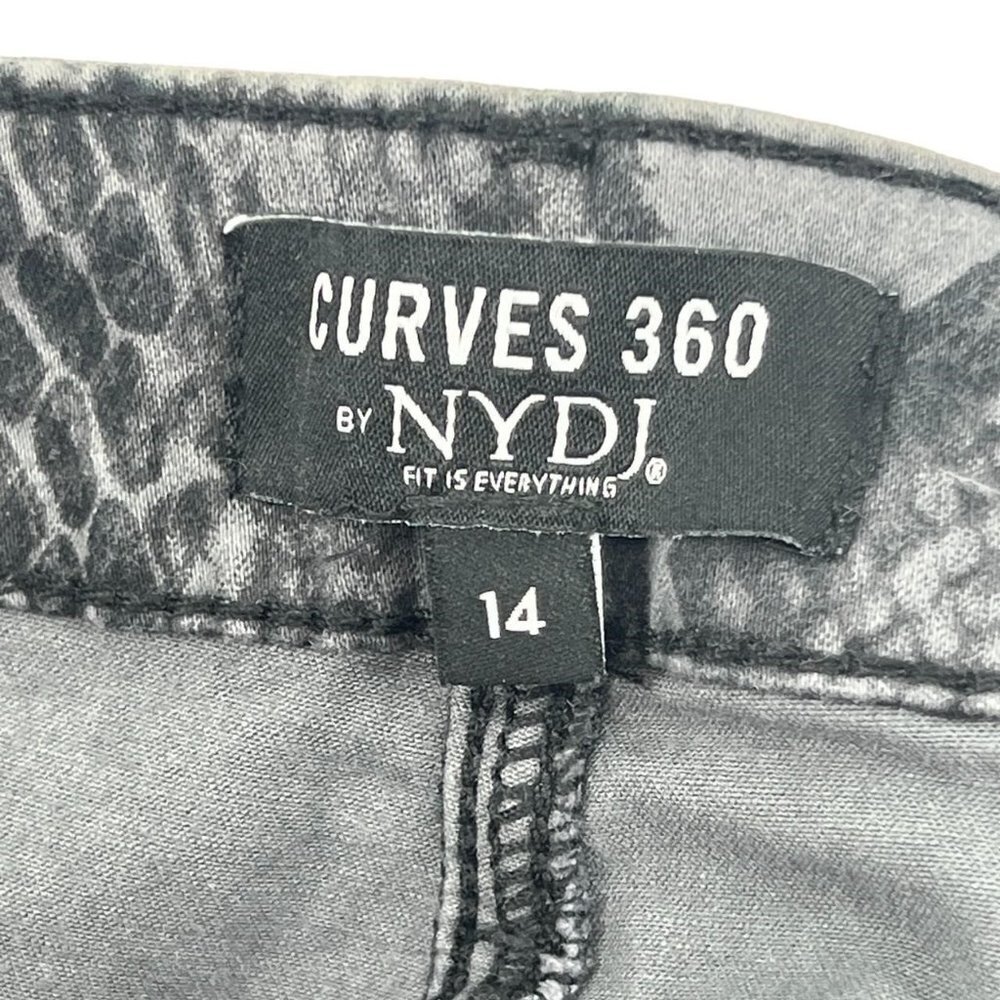 NYDJ Curves 360 grey & black snake print straight leg pants size 14 sized big - Picture 2 of 2